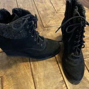 SZ 7 1/2 SO Brand Wedge Booties